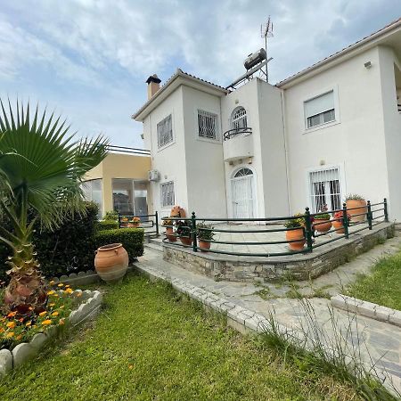 Seaside Apartment With Private Garden Néa Ankhíalos Exterior foto