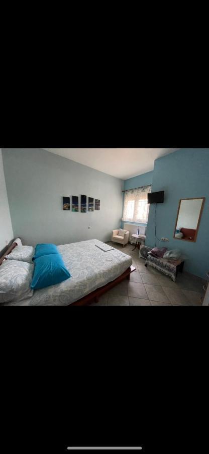 Seaside Apartment With Private Garden Néa Ankhíalos Exterior foto