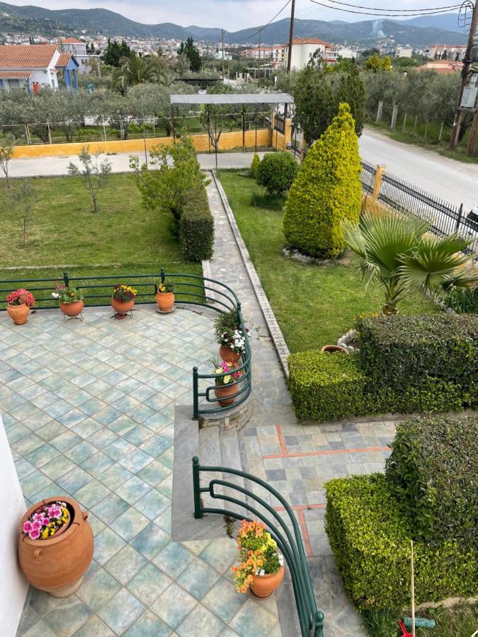 Seaside Apartment With Private Garden Néa Ankhíalos Exterior foto